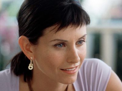 Courteney Cox is still haunted by her bangs in Scream 3: “That was the&nbsp;worst!”